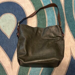 Like New Elegant Green Leather Shoulder Bag